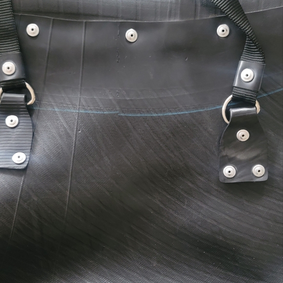 Vintage rycled tire tube- messenger bag - Picture 5 of 10